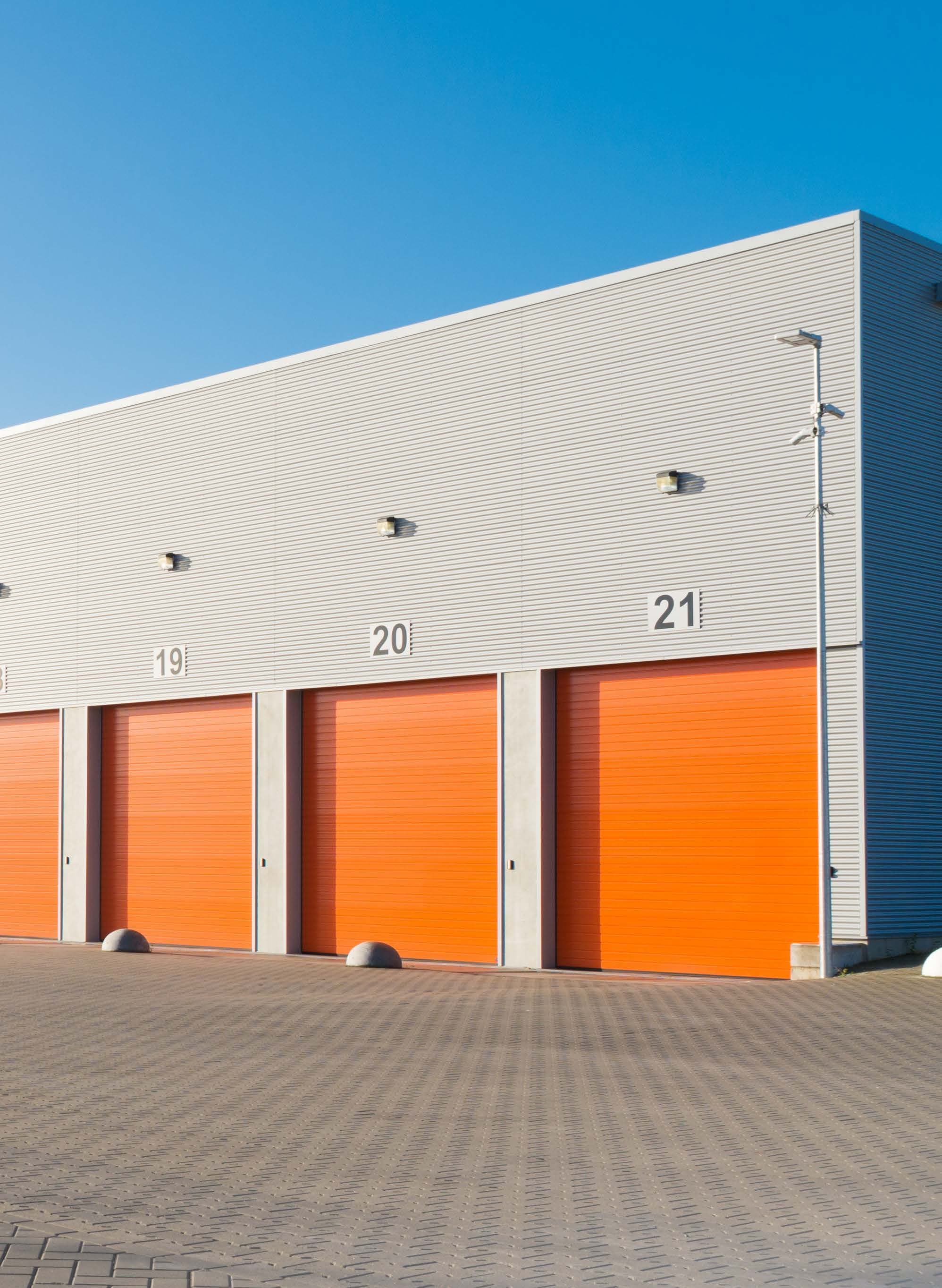 Portes de garage sectionnelles industrielles oranges