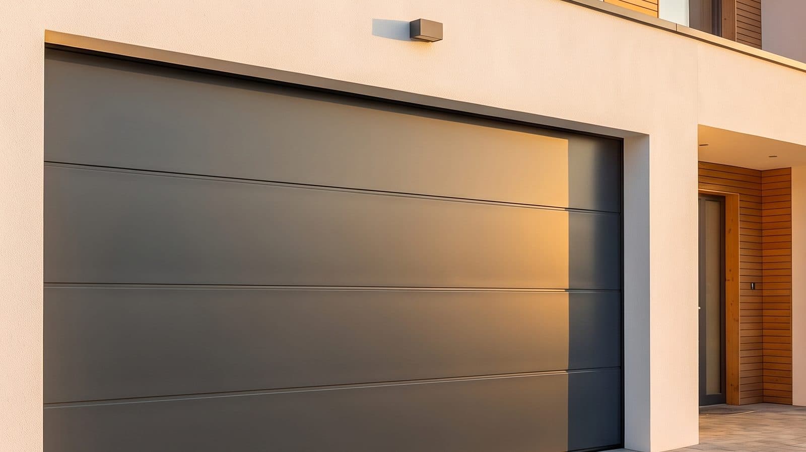 Porte de garage sectionnelle gris anthracite