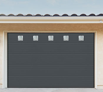 Forme carrée en Inox du hublot de la porte de garage